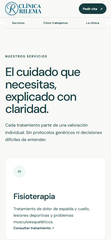 Tarjetas de servicio apiladas en móvil