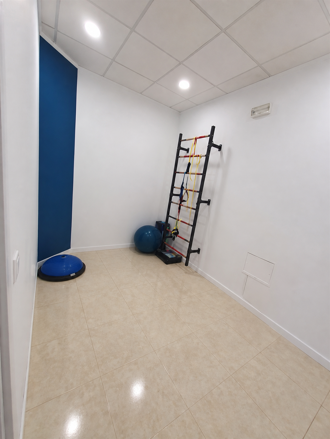 Sala real de ejercicio terapéutico de Clínica Rilema